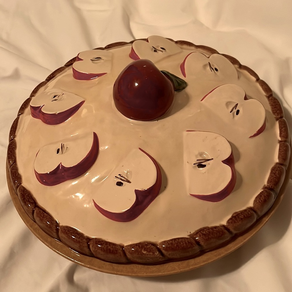 EUC ceramic apple pie server/holder. Portugal